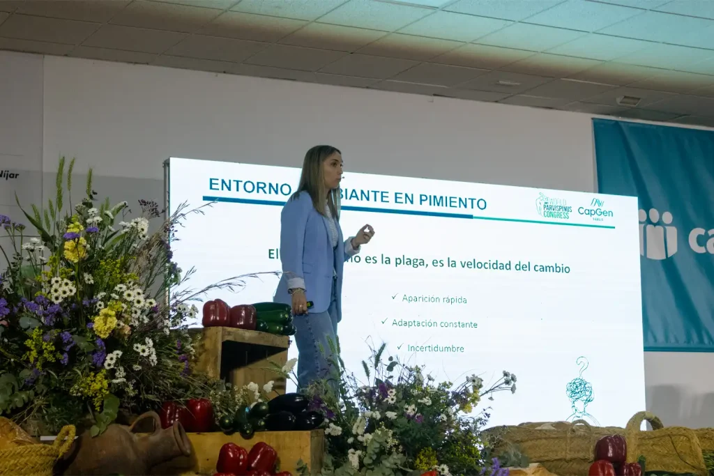 Laura Alonso de CapGen Seeds durante su ponencia sobre Thrips parvispinus y mejora genética en pimiento en el World Vegetable Congress 2026