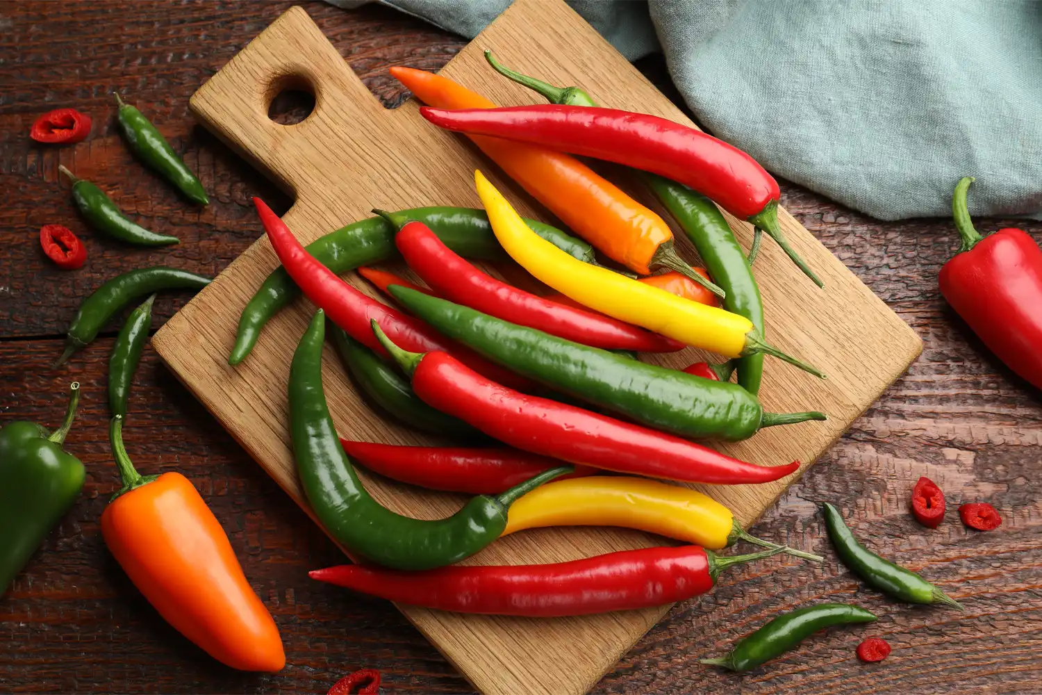 hot pepper varities Chile picante en invernadero la gama de serrano, jalapeño y poblano de CapGen Seeds
